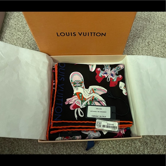 Authentic Louis Vuitton archlight sneakers printed scarf - limited edition